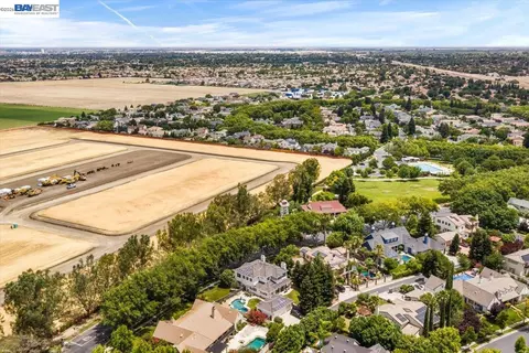View/Area - 3064 Redbridge Rd, Tracy, CA 95377 photo 6 of 13