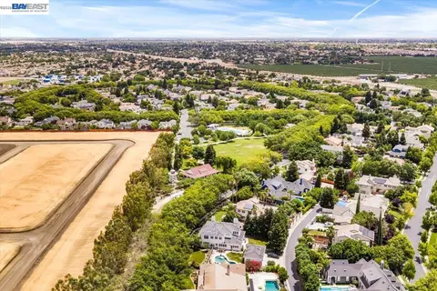 View/Area - 3064 Redbridge Rd, Tracy, CA 95377 photo 7 of 13