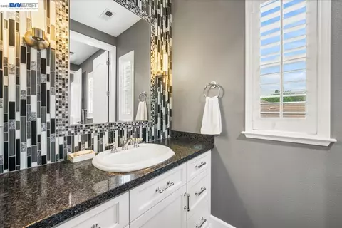 Bath - 3064 Redbridge Rd, Tracy, CA 95377 photo 4 of 5