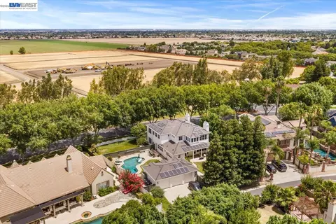 View/Area - 3064 Redbridge Rd, Tracy, CA 95377 photo 2 of 13