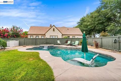 Exterior - 3064 Redbridge Rd, Tracy, CA 95377 photo 12 of 17