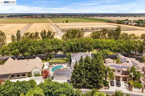 View/Area - 3064 Redbridge Rd, Tracy, CA 95377 photo 1 of 13