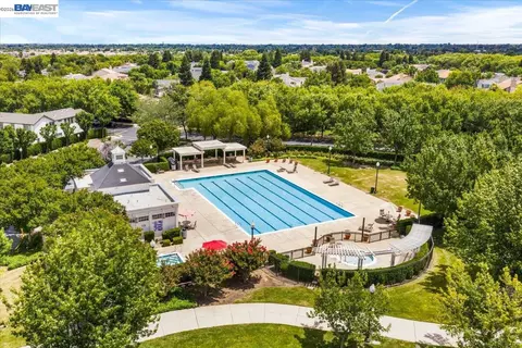 Exterior - 3064 Redbridge Rd, Tracy, CA 95377 photo 15 of 17