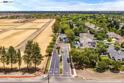 View/Area - 3064 Redbridge Rd, Tracy, CA 95377 photo 12 of 13
