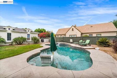 Exterior - 3064 Redbridge Rd, Tracy, CA 95377 photo 13 of 17