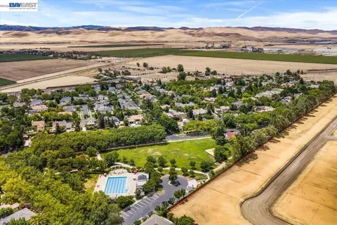 View/Area - 3064 Redbridge Rd, Tracy, CA 95377 photo 11 of 13