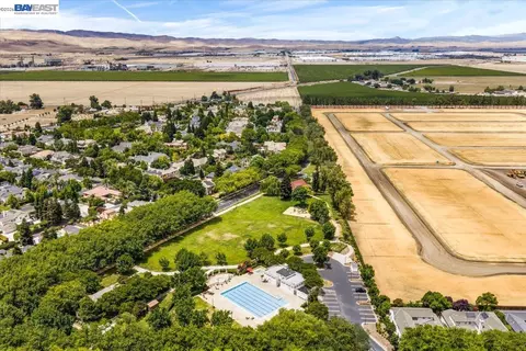 View/Area - 3064 Redbridge Rd, Tracy, CA 95377 photo 9 of 13