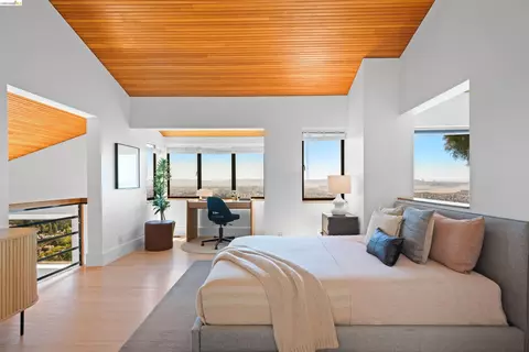 Bedroom - 267 Gravatt Dr, Berkeley, CA 94705 photo 1 of 7