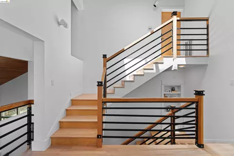 Entry Way - 267 Gravatt Dr, Berkeley, CA 94705 photo 4 of 10