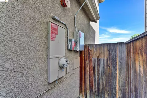 Exterior - 619 Falling Star Dr, Martinez, CA 94553 photo 7 of 8