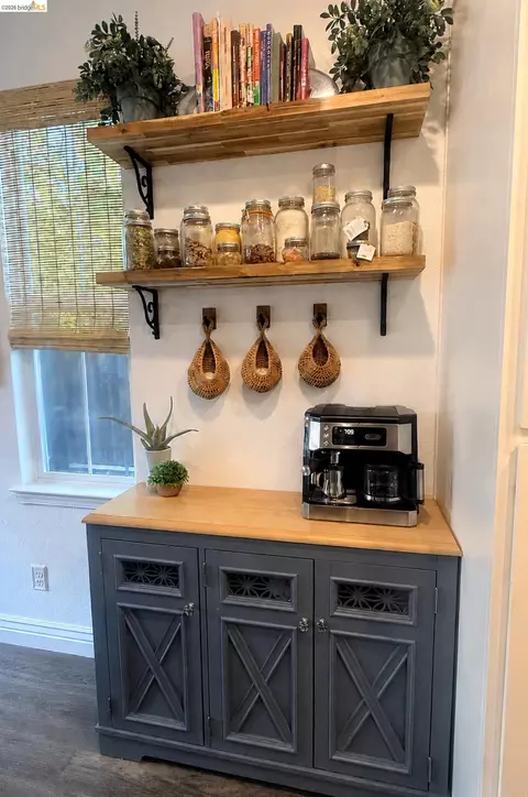 Kitchen - 619 Falling Star Dr, Martinez, CA 94553 photo 3 of 3