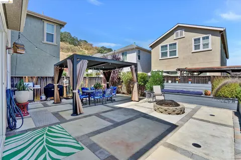 Exterior - 619 Falling Star Dr, Martinez, CA 94553 photo 5 of 8