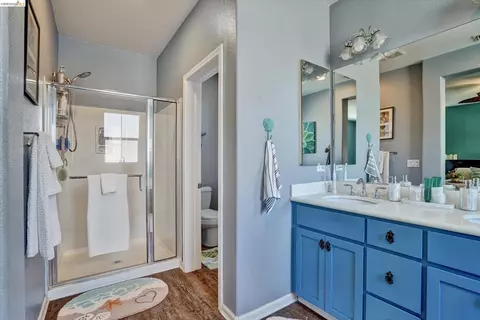 Bath - 619 Falling Star Dr, Martinez, CA 94553 photo 2 of 4