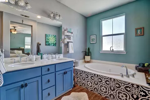 Bath - 619 Falling Star Dr, Martinez, CA 94553 photo 4 of 4