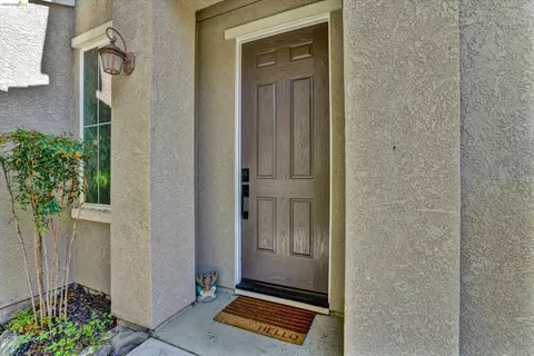 Entry Way - 619 Falling Star Dr, Martinez, CA 94553 photo 3 of 6