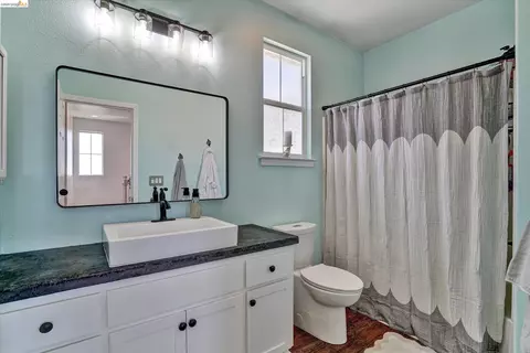 Bath - 619 Falling Star Dr, Martinez, CA 94553 photo 1 of 4
