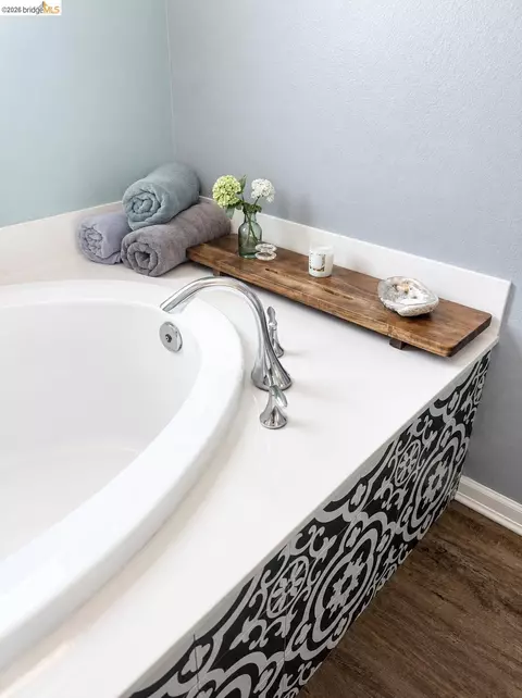 Bath - 619 Falling Star Dr, Martinez, CA 94553 photo 3 of 4