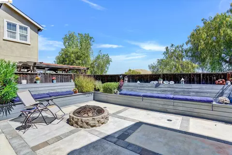 Exterior - 619 Falling Star Dr, Martinez, CA 94553 photo 4 of 8