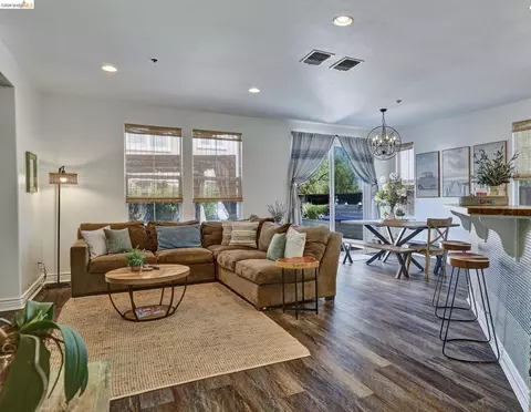 Living - 619 Falling Star Dr, Martinez, CA 94553 photo 1 of 3