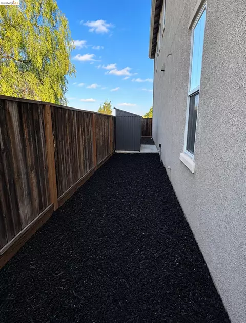 Exterior - 619 Falling Star Dr, Martinez, CA 94553 photo 6 of 8