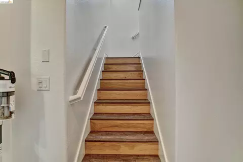 Entry Way - 619 Falling Star Dr, Martinez, CA 94553 photo 4 of 6