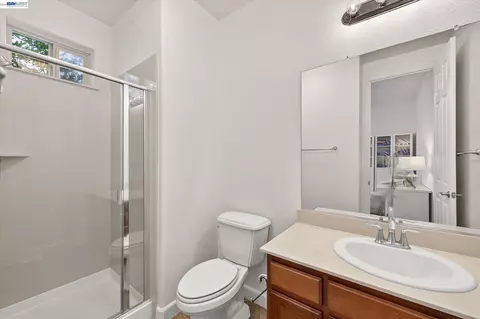 Bath - 9850 Reimers Way, Dublin, CA 94568 photo 2 of 4