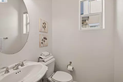 Bath - 9850 Reimers Way, Dublin, CA 94568 photo 1 of 4