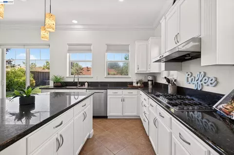 Kitchen - 9850 Reimers Way, Dublin, CA 94568 photo 4 of 5