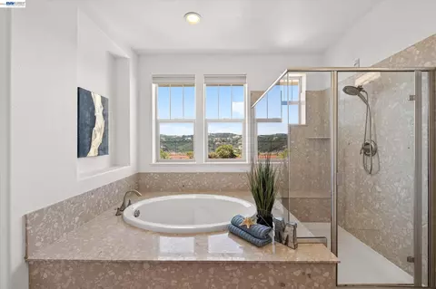 Bath - 9850 Reimers Way, Dublin, CA 94568 photo 3 of 4