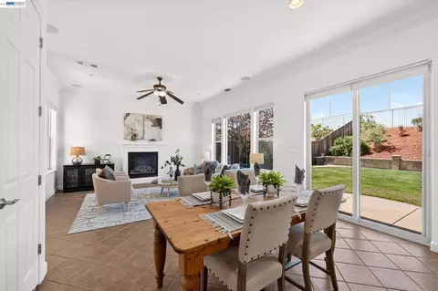 Dining - 9850 Reimers Way, Dublin, CA 94568 photo 4 of 5