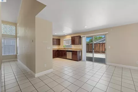 Entry Way - 3264 Ernest Dr, Tracy, CA 95376 photo 2 of 6