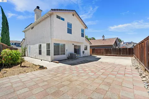 Exterior - 3264 Ernest Dr, Tracy, CA 95376 photo 4 of 6