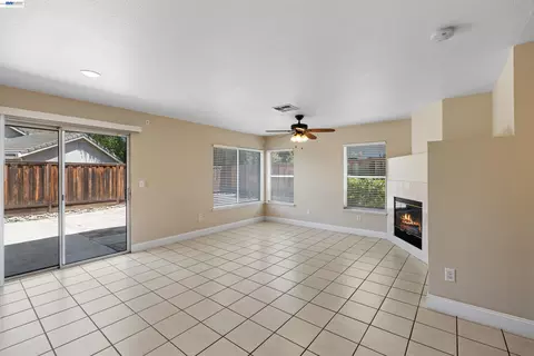 Living - 3264 Ernest Dr, Tracy, CA 95376 photo 7 of 8