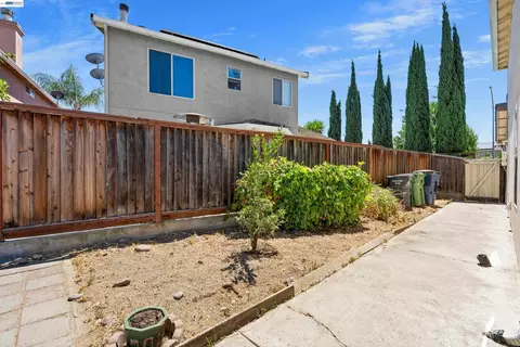 Exterior - 3264 Ernest Dr, Tracy, CA 95376 photo 5 of 6