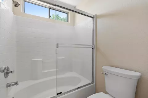 Bath - 3264 Ernest Dr, Tracy, CA 95376 photo 5 of 6