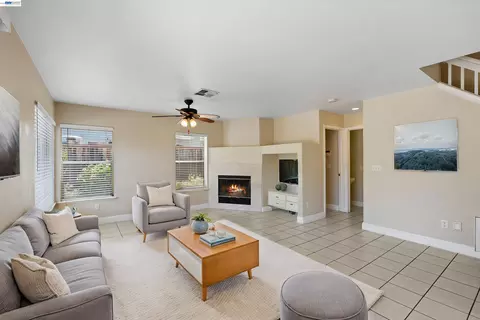 Living - 3264 Ernest Dr, Tracy, CA 95376 photo 6 of 8