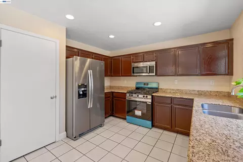 Kitchen - 3264 Ernest Dr, Tracy, CA 95376 photo 2 of 2