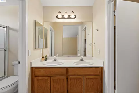Bath - 3264 Ernest Dr, Tracy, CA 95376 photo 3 of 6