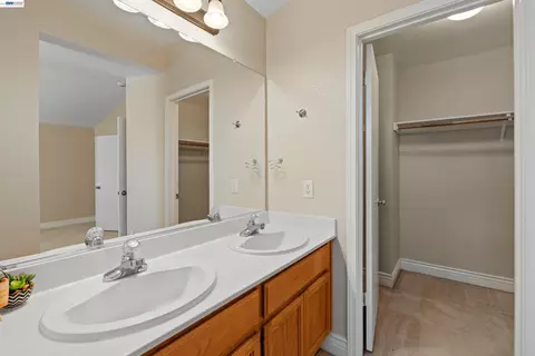 Bath - 3264 Ernest Dr, Tracy, CA 95376 photo 6 of 6