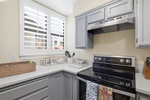 Kitchen - 159 Nantucket Ln, Vallejo, CA 94590 photo 2 of 3