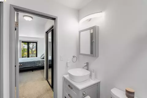 Bath - 159 Nantucket Ln, Vallejo, CA 94590 photo 1 of 3