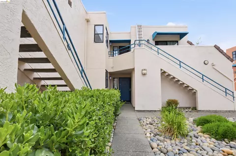 Exterior - 159 Nantucket Ln, Vallejo, CA 94590 photo 2 of 9