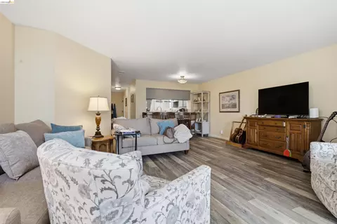 Living - 159 Nantucket Ln, Vallejo, CA 94590 photo 1 of 2