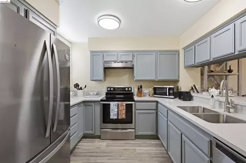 Kitchen - 159 Nantucket Ln, Vallejo, CA 94590 photo 1 of 3