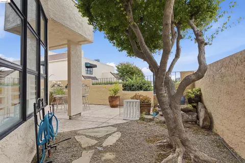 Exterior - 159 Nantucket Ln, Vallejo, CA 94590 photo 4 of 9