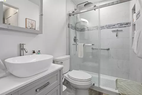 Bath - 159 Nantucket Ln, Vallejo, CA 94590 photo 2 of 3