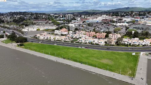 View/Area - 159 Nantucket Ln, Vallejo, CA 94590 photo 1 of 2