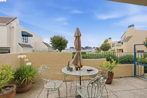 Exterior - 159 Nantucket Ln, Vallejo, CA 94590 photo 8 of 9