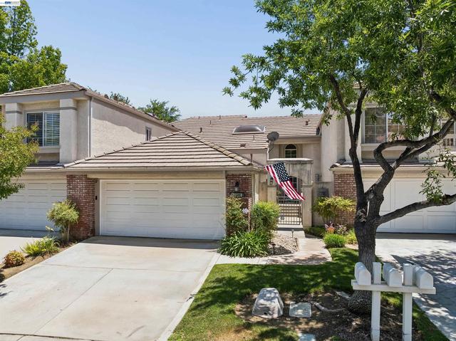 24448 Hampton Dr #B, Valencia, CA 91355