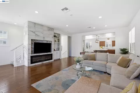 Living - 7240 Carneros Ln, Dublin, CA 94568 photo 2 of 4